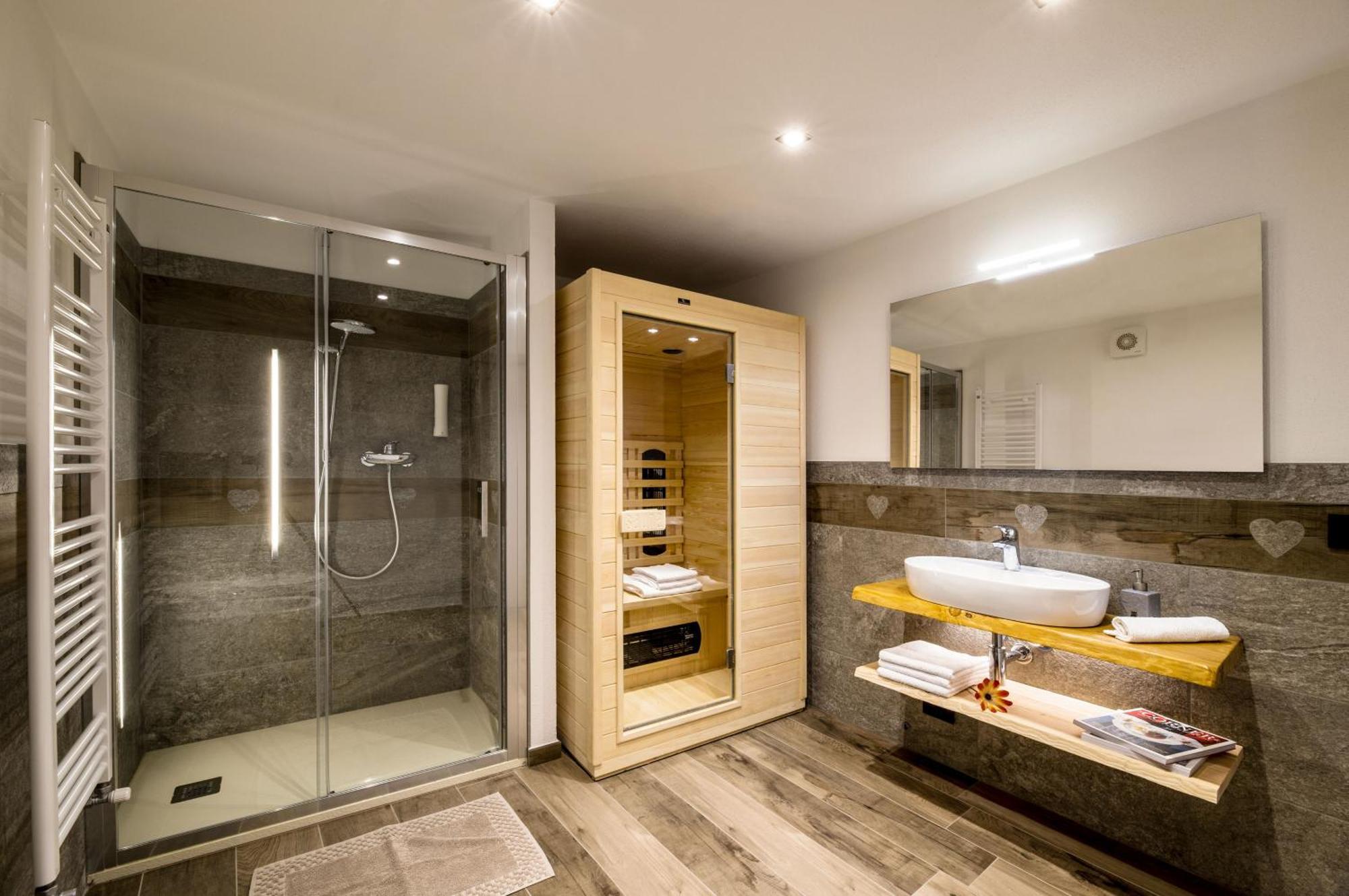 Fenat Aparthotel Introd Exteriör bild
