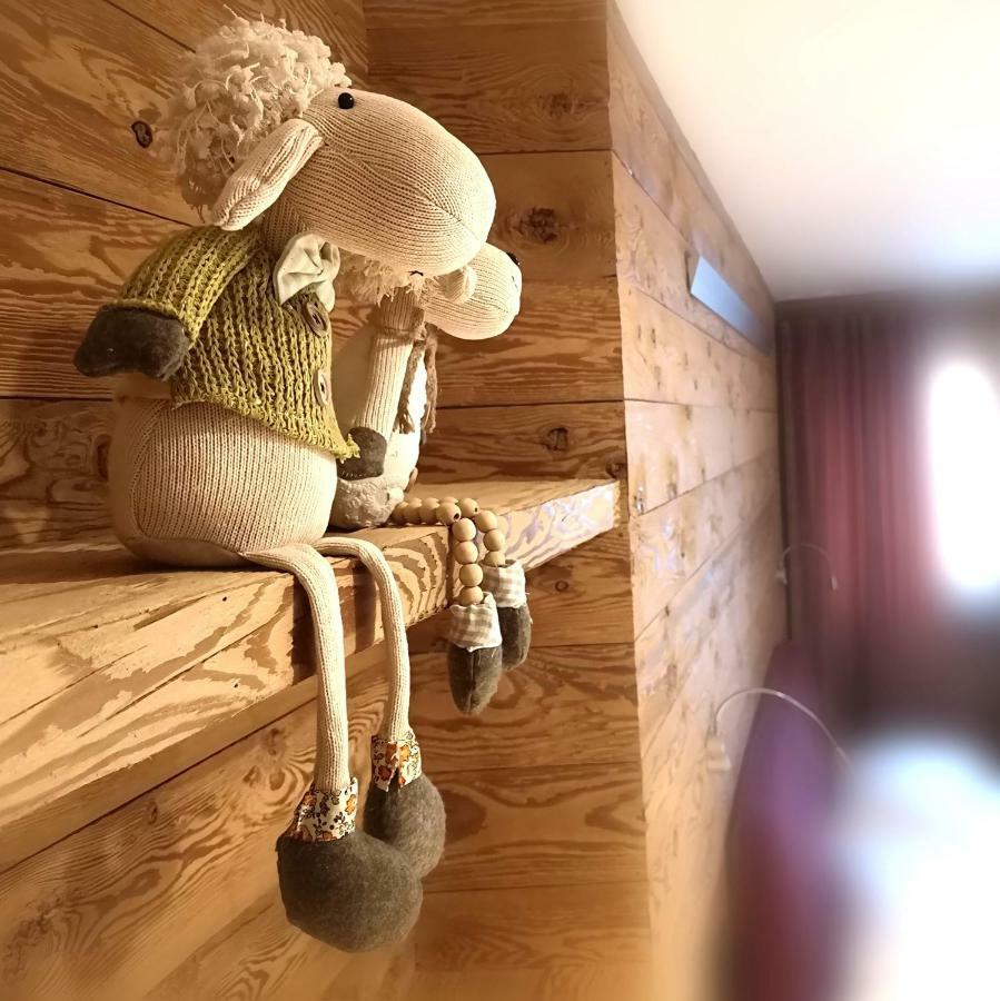 Fenat Aparthotel Introd Exteriör bild